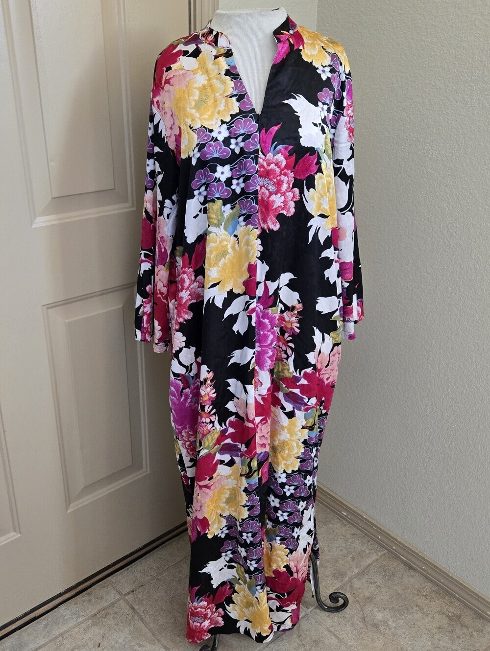Natori floral satin caftan floral dress M